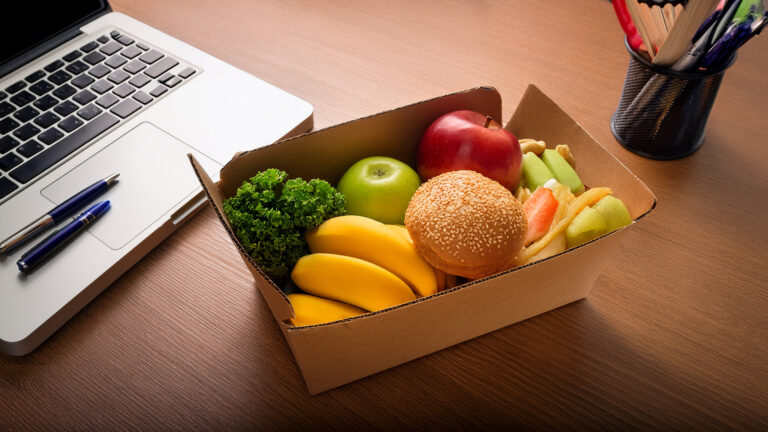 Büro + Essen = Chaos oder Masterplan? Der richtige Ernährungstyp für den Büroalltag
